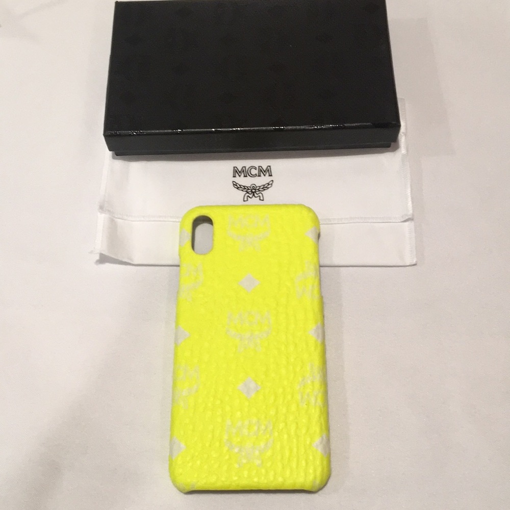 🌼MCM🌼neon yellow viseto print iPhone XS MAX case